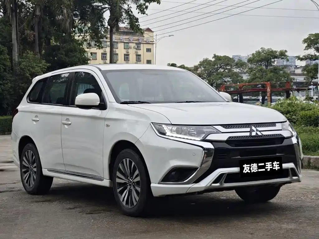 Mitsubishi Outlander — фото 3