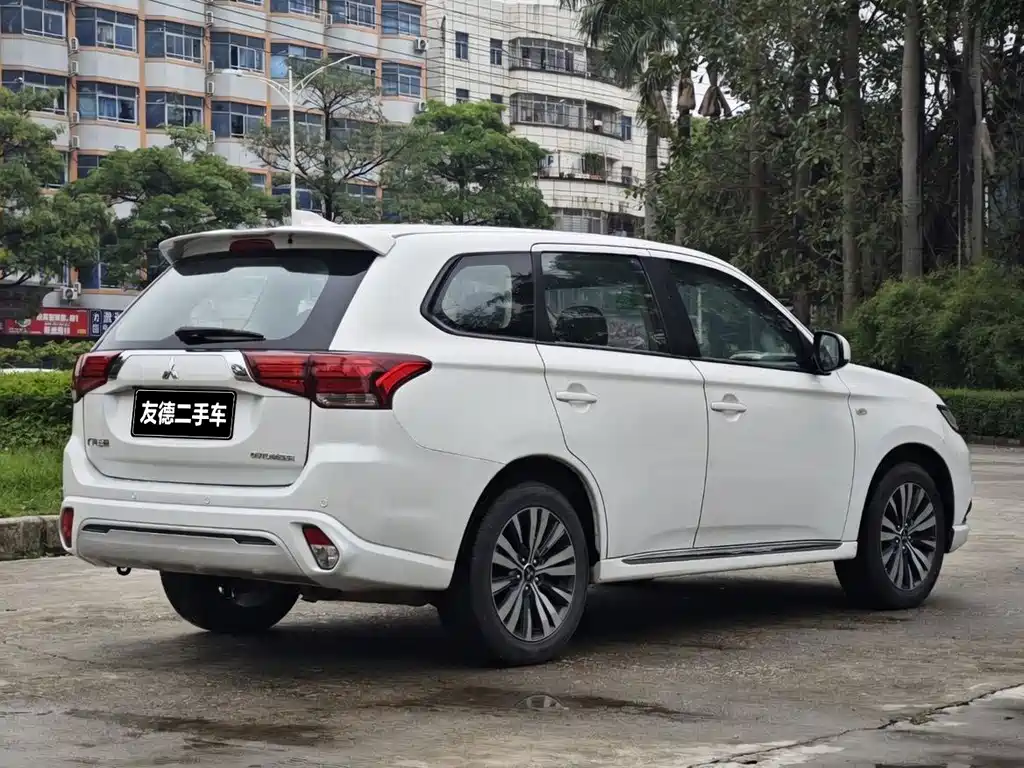 Mitsubishi Outlander — фото 4