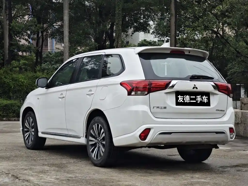 Mitsubishi Outlander — фото 6