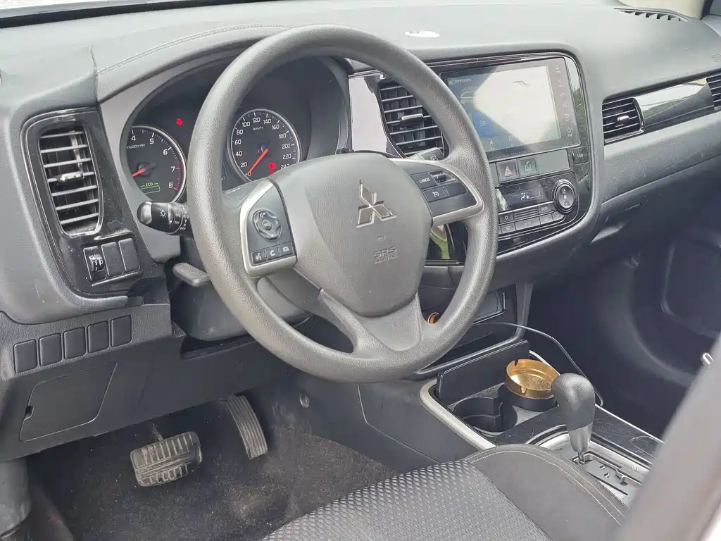 Mitsubishi Outlander — фото 10