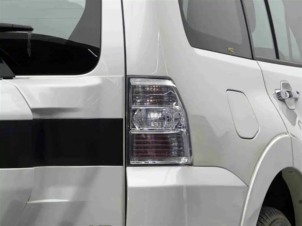 Mitsubishi Pajero (Import) — фото 17