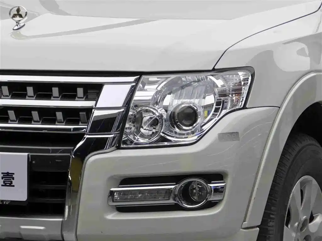 Mitsubishi Pajero (Import) — фото 3