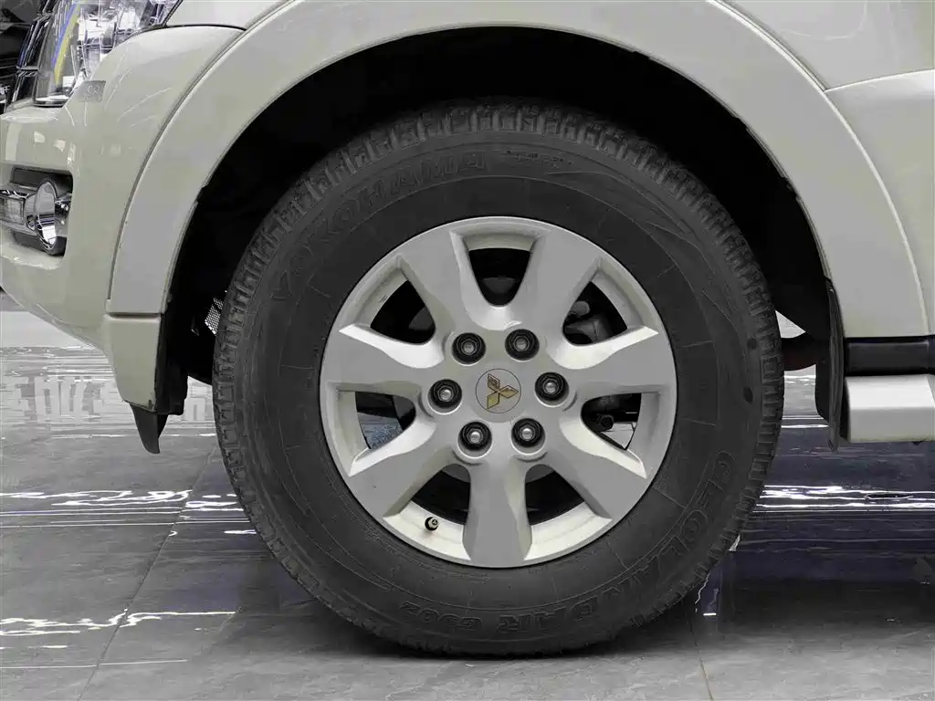 Mitsubishi Pajero (Import) — фото 4