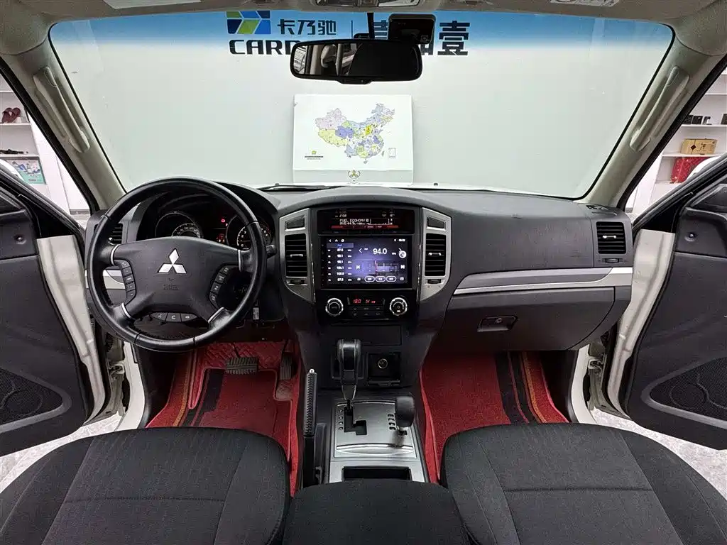Mitsubishi Pajero (Import) — фото 9