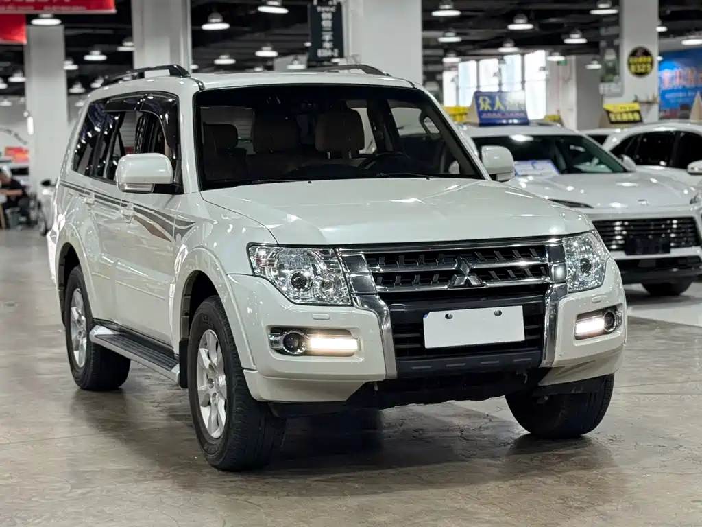 Mitsubishi Pajero (Import) — фото 2