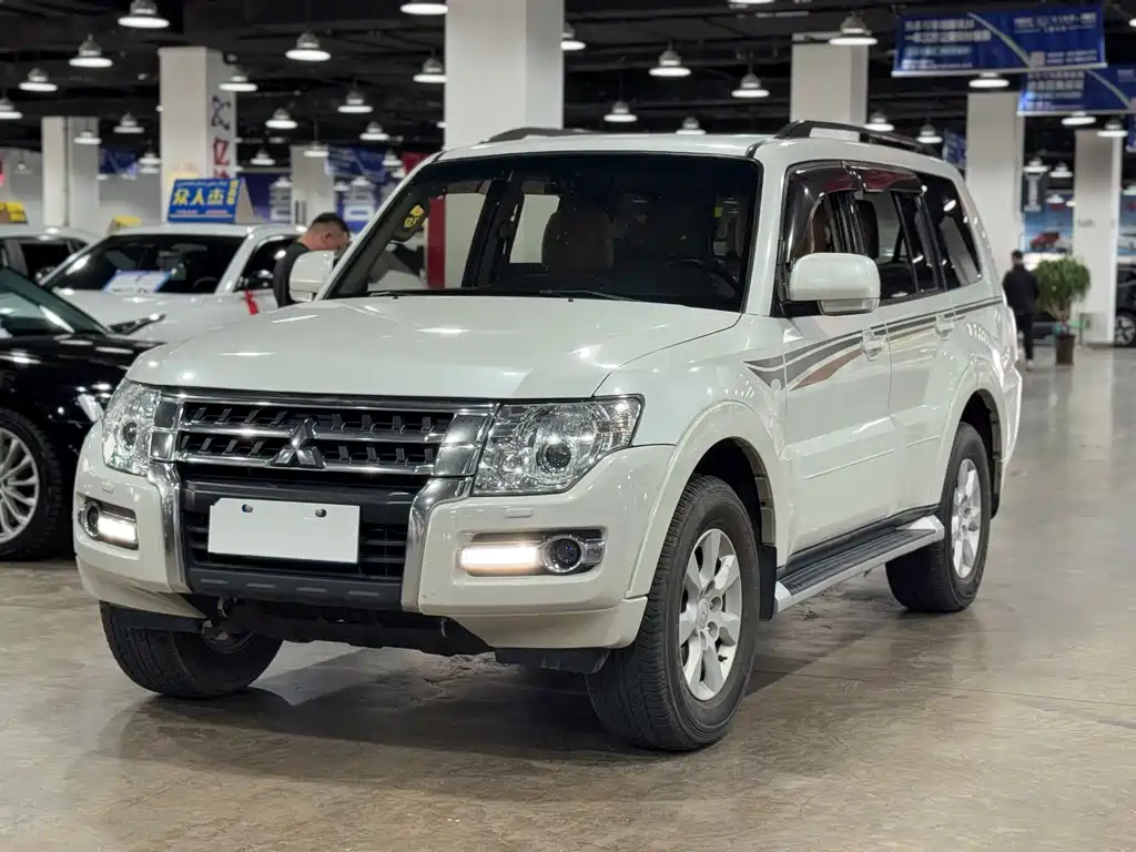 Mitsubishi Pajero (Import) — фото 3