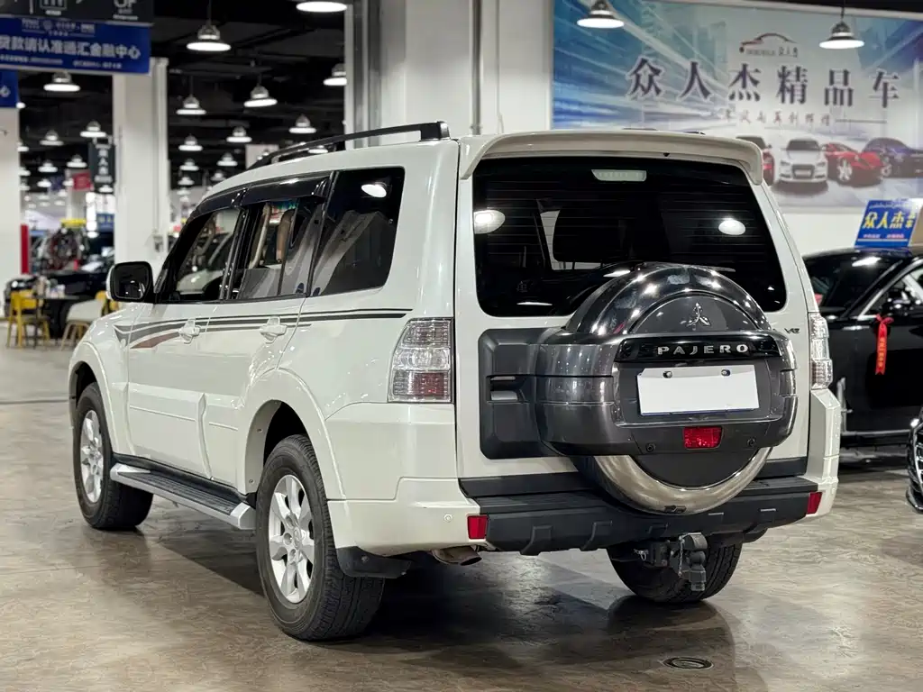 Mitsubishi Pajero (Import) — фото 6