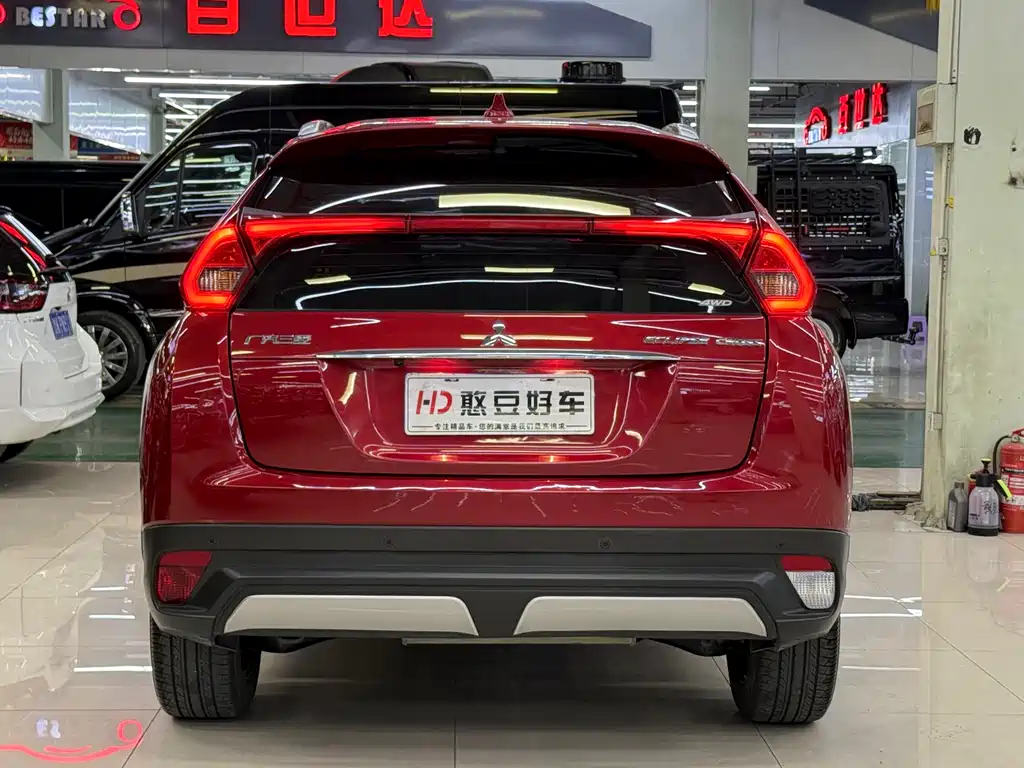 Mitsubishi Eclipse Cross — фото 19