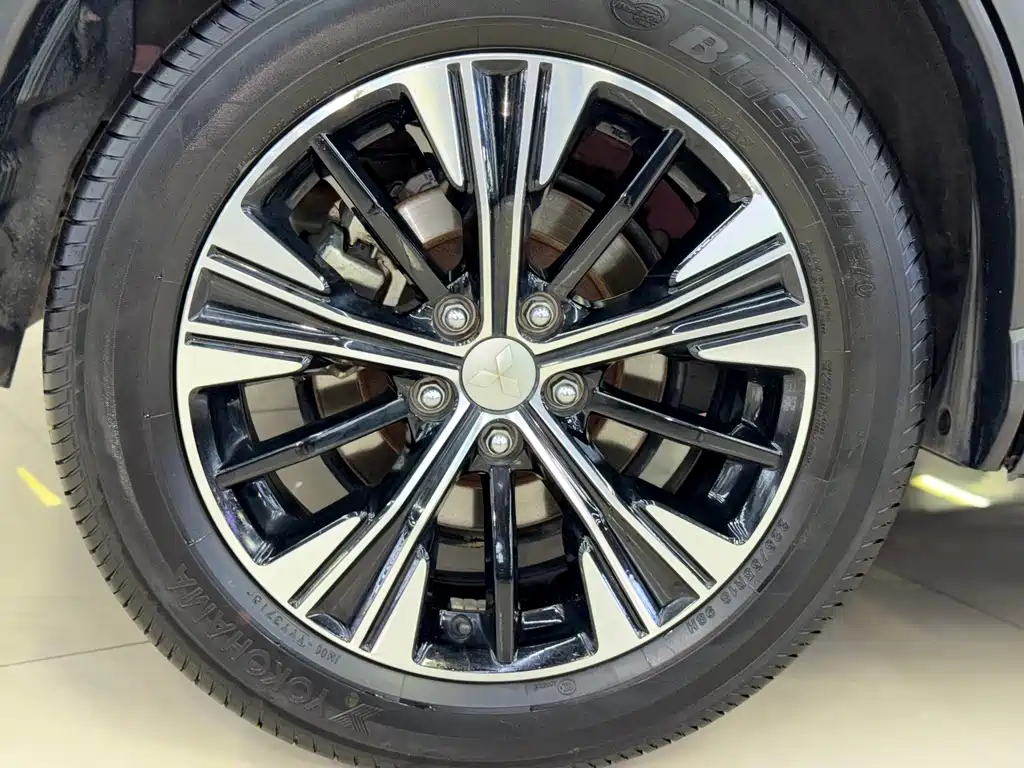 Mitsubishi Eclipse Cross — фото 24