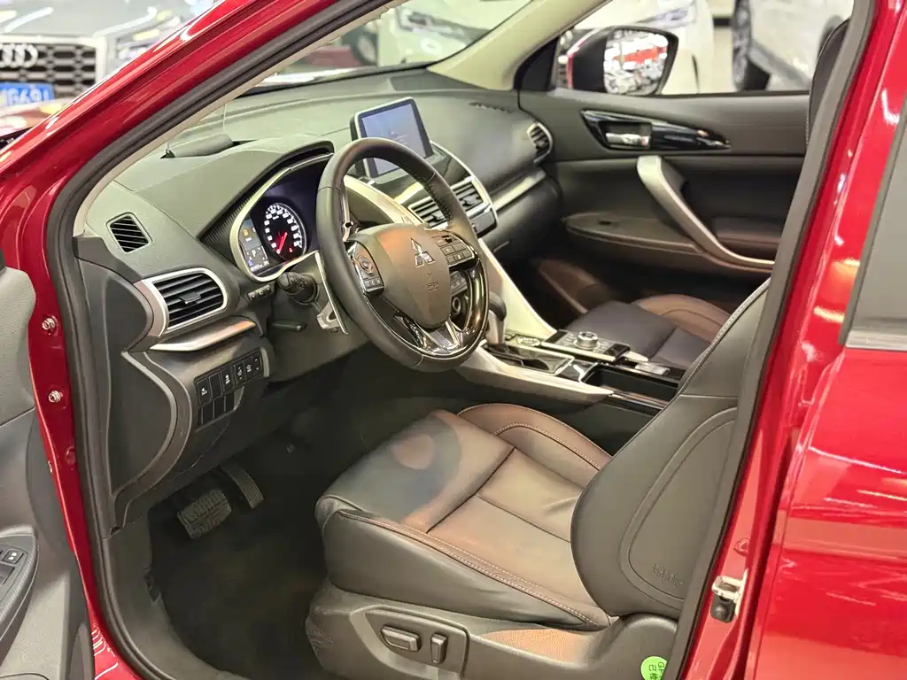 Mitsubishi Eclipse Cross — фото 4