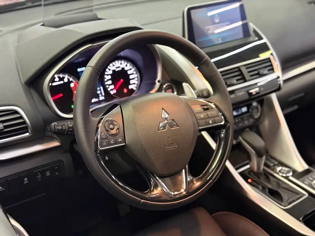 Mitsubishi Eclipse Cross — фото 7