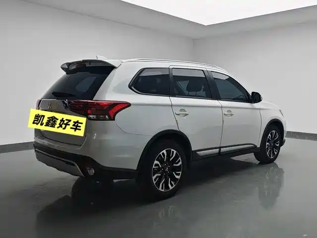 Mitsubishi Outlander — фото 4