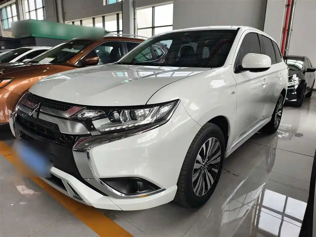 Mitsubishi Outlander — фото 2