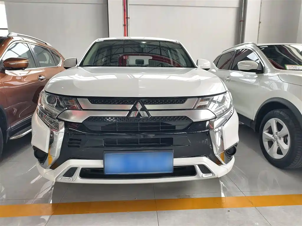 Mitsubishi Outlander — фото 8