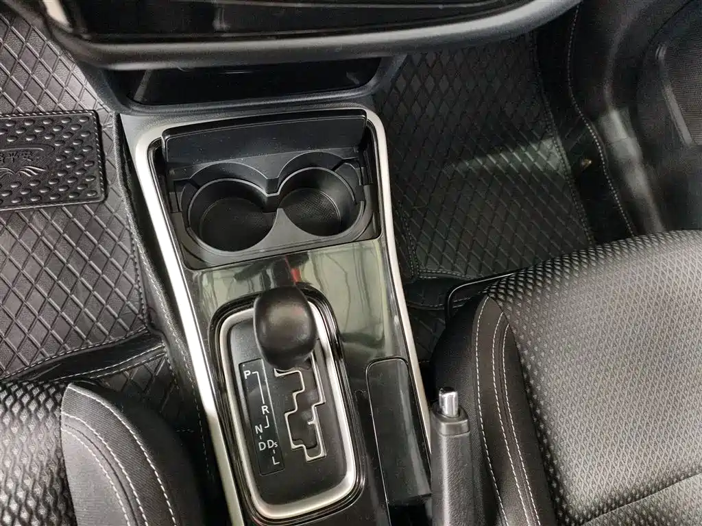 Mitsubishi Outlander — фото 10