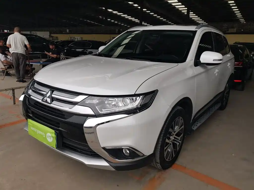 Mitsubishi Outlander — фото 2
