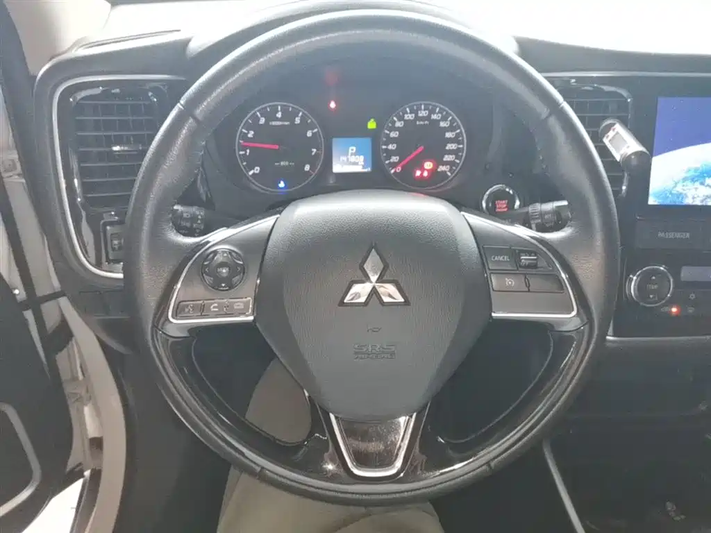 Mitsubishi Outlander — фото 11