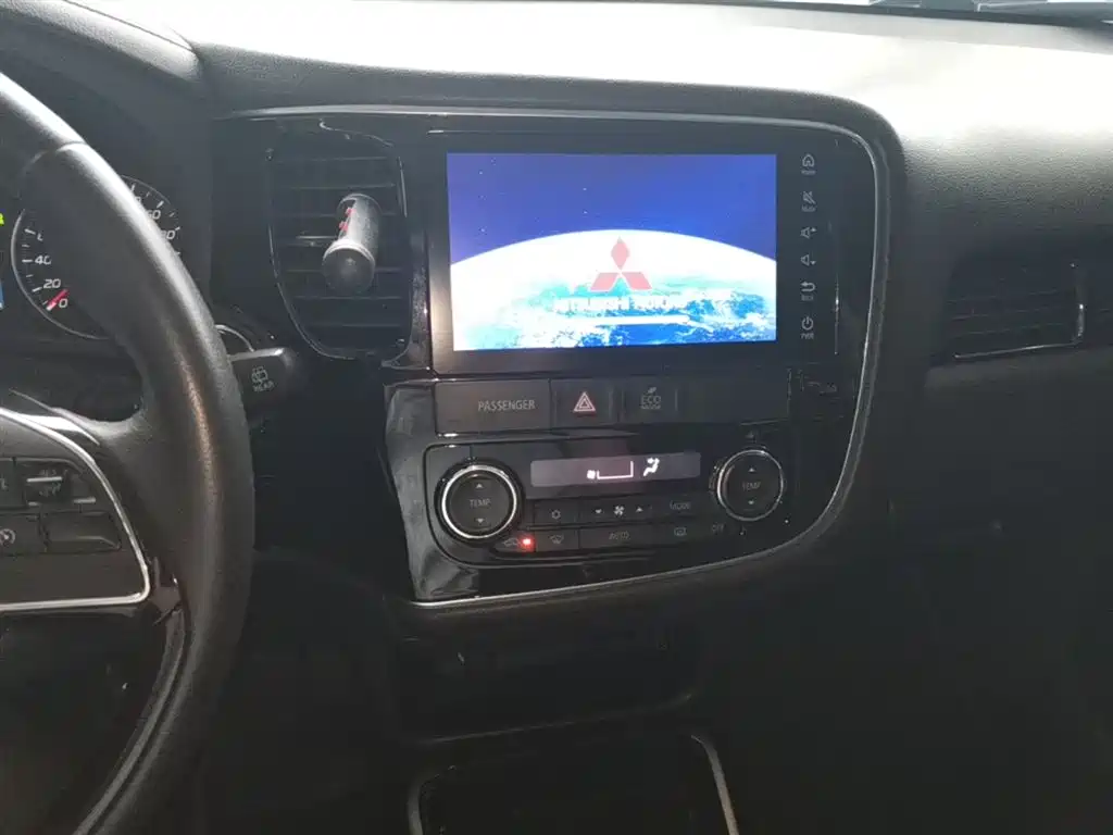 Mitsubishi Outlander — фото 13