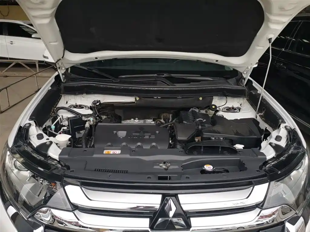 Mitsubishi Outlander — фото 20
