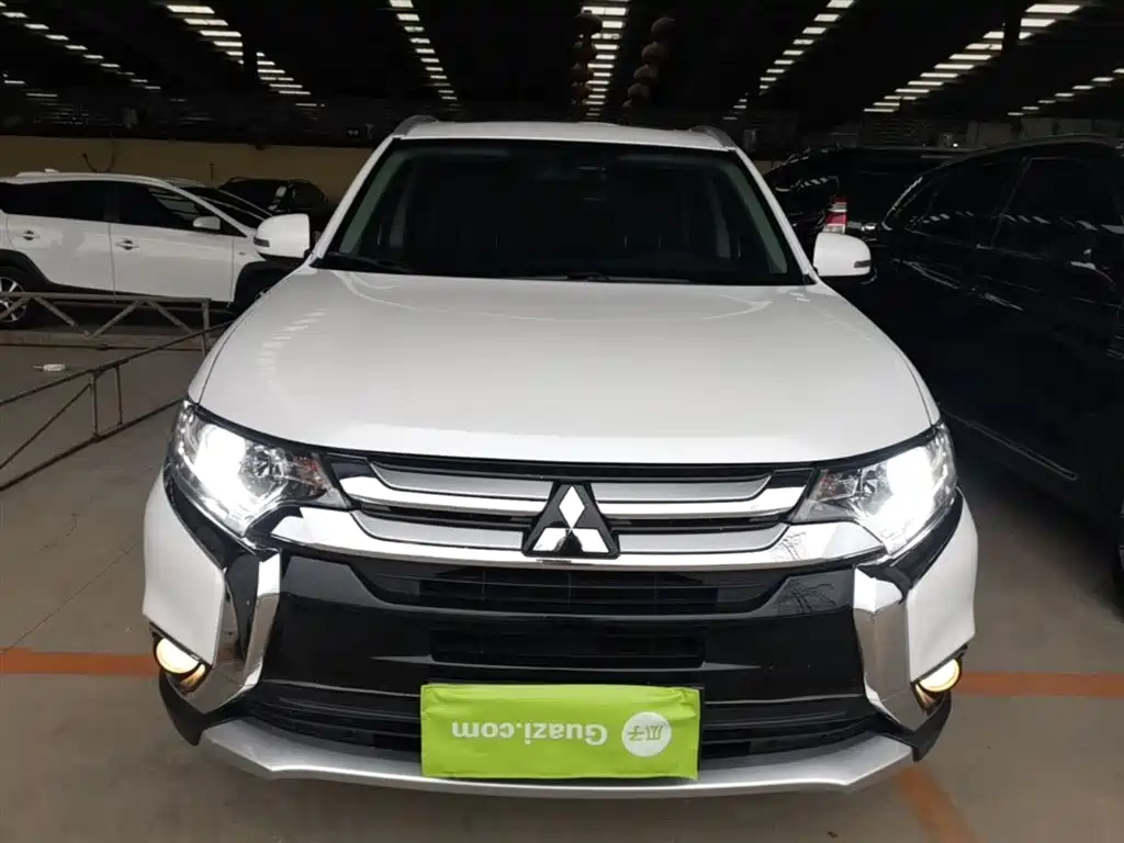 Mitsubishi Outlander — фото 3