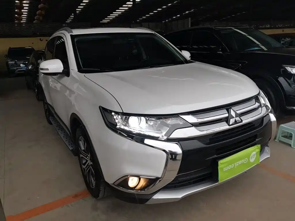 Mitsubishi Outlander — фото 4