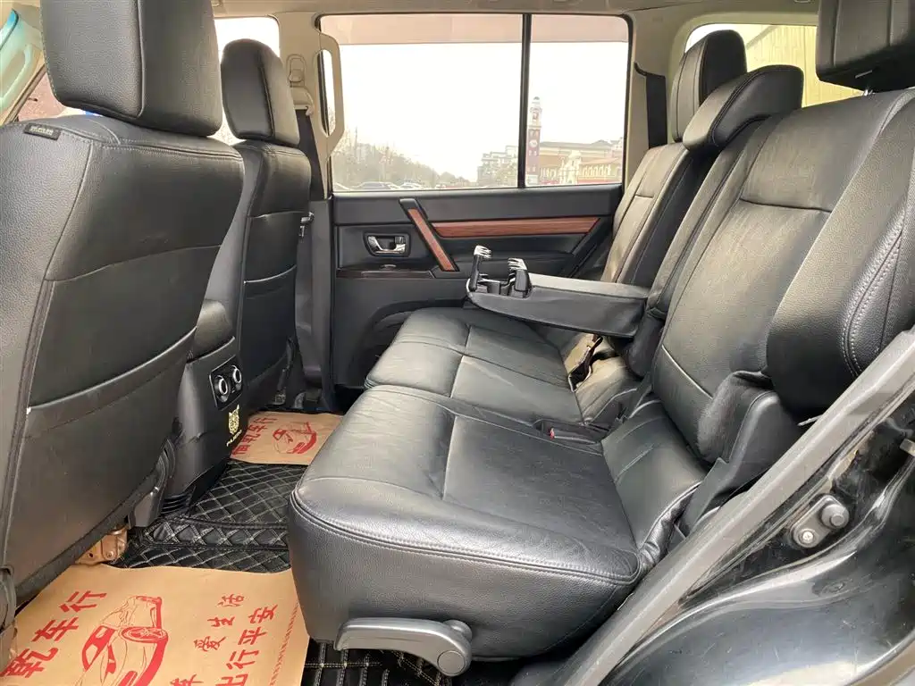 Mitsubishi Pajero (Import) — фото 14