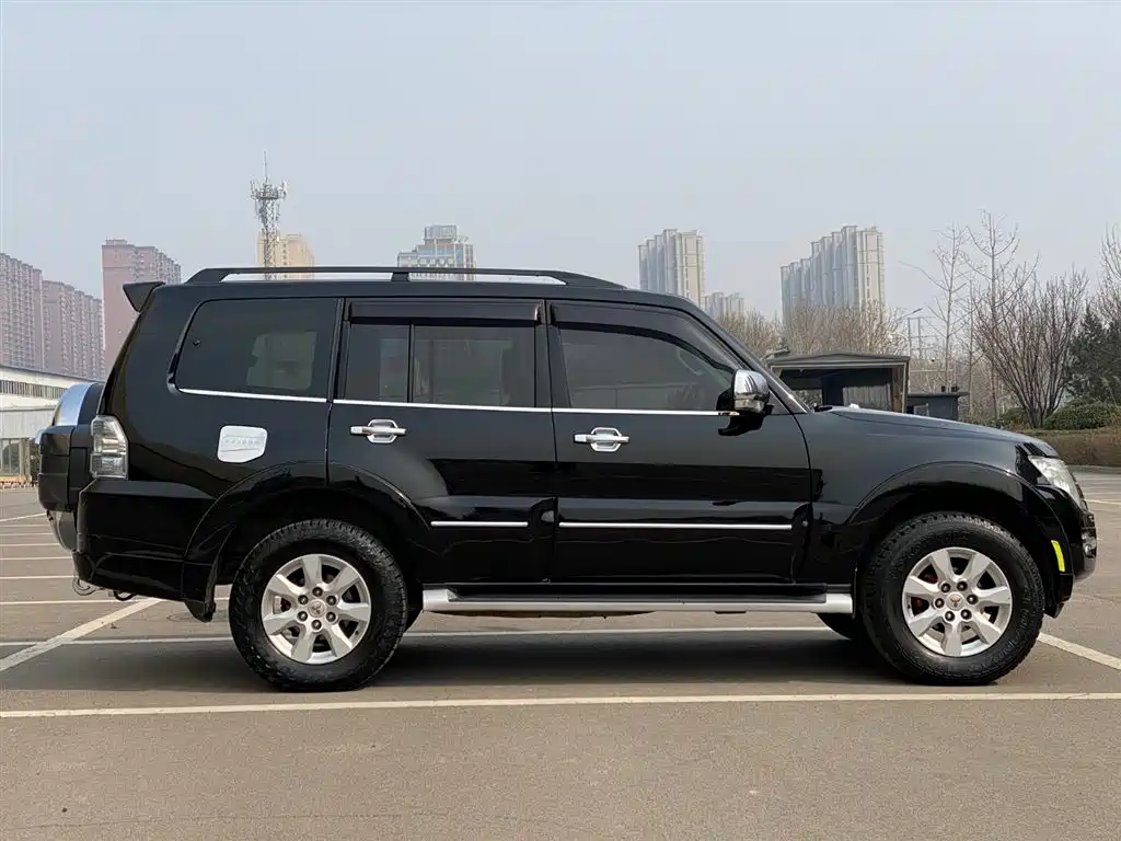 Mitsubishi Pajero (Import) — фото 4