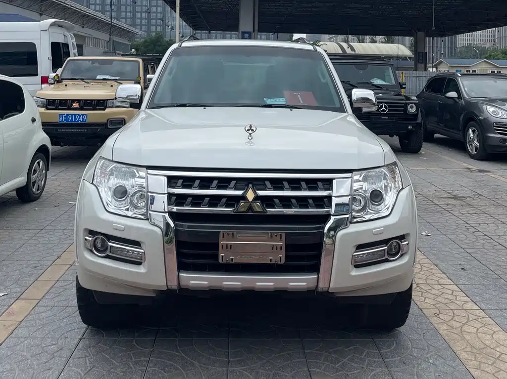 Mitsubishi Pajero (Import) — фото 2