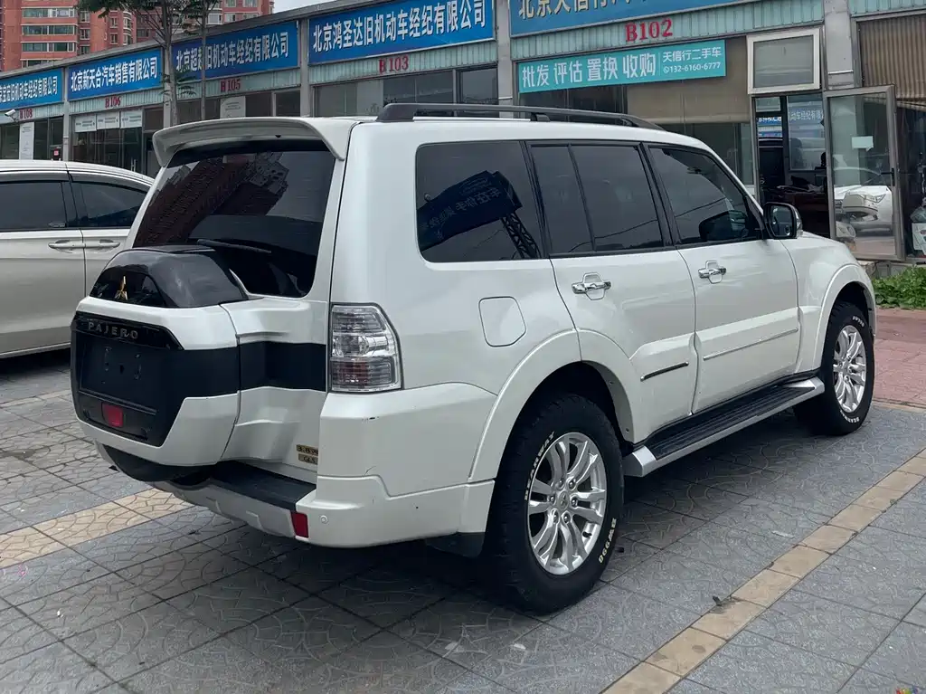 Mitsubishi Pajero (Import) — фото 4