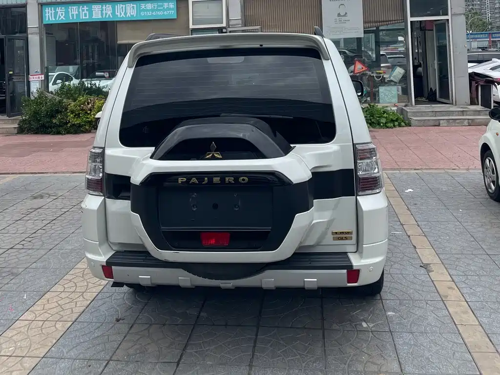 Mitsubishi Pajero (Import) — фото 5