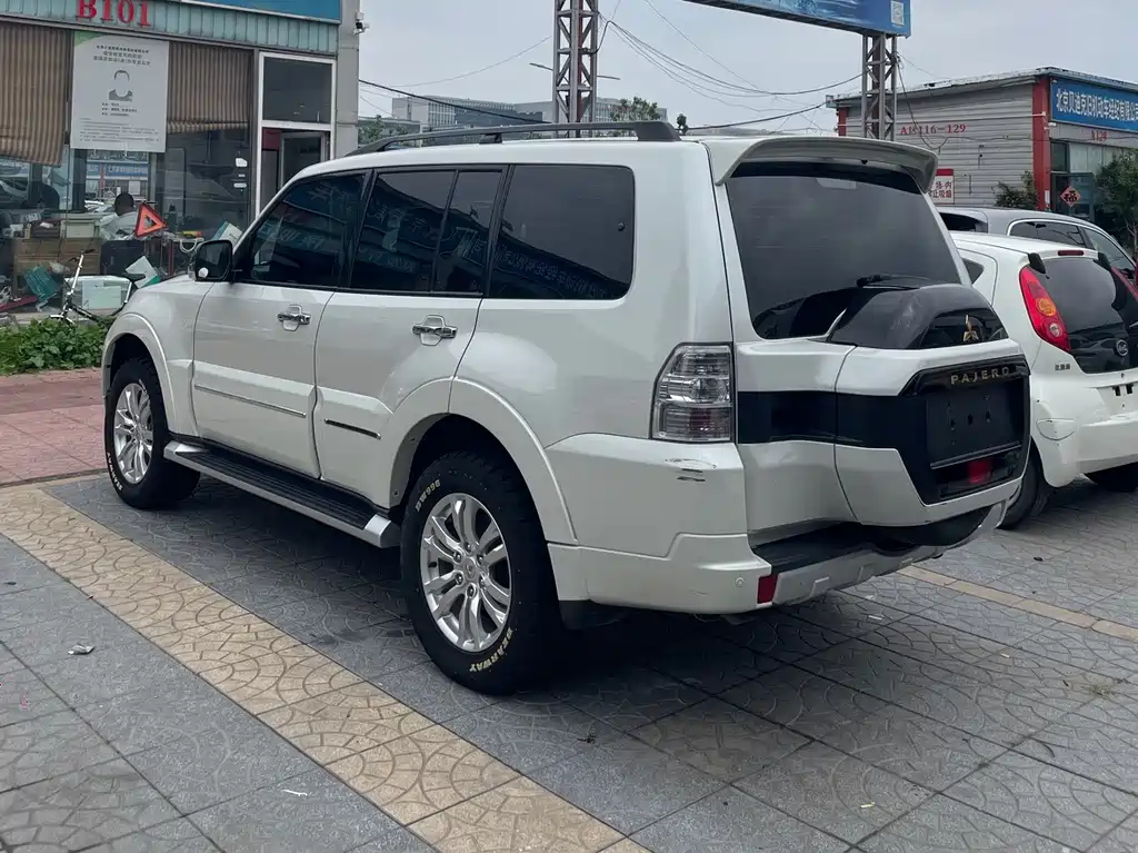 Mitsubishi Pajero (Import) — фото 6
