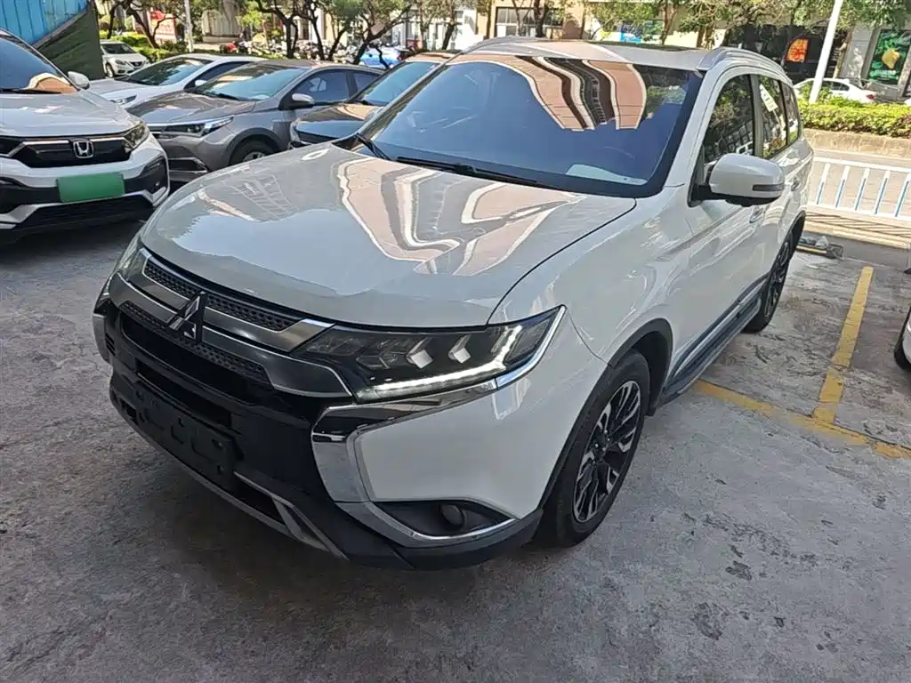 Mitsubishi Outlander — фото 2