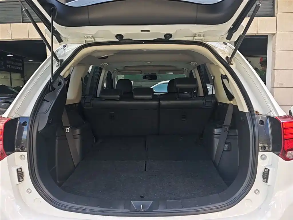 Mitsubishi Outlander — фото 19