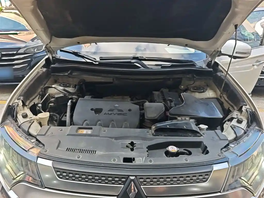 Mitsubishi Outlander — фото 20