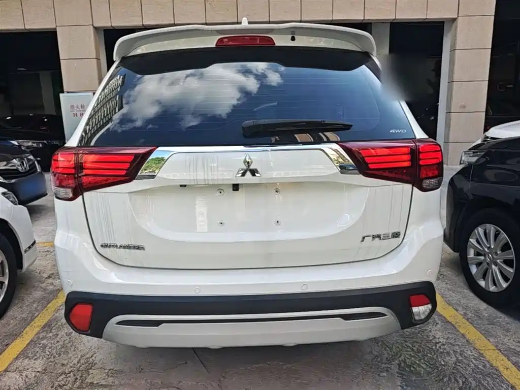 Mitsubishi Outlander — фото 6