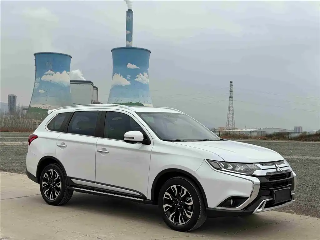 Mitsubishi Outlander — фото 3