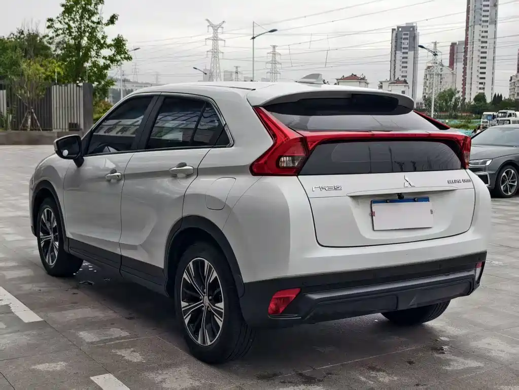 Mitsubishi Eclipse Cross — фото 4