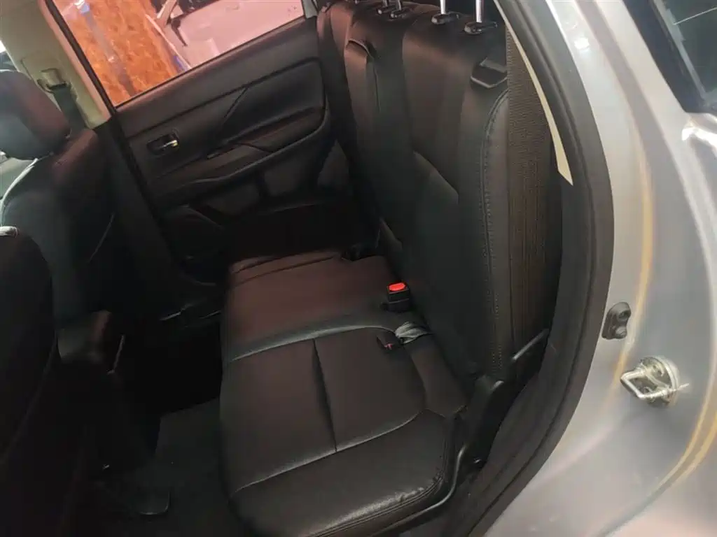 Mitsubishi Outlander — фото 17
