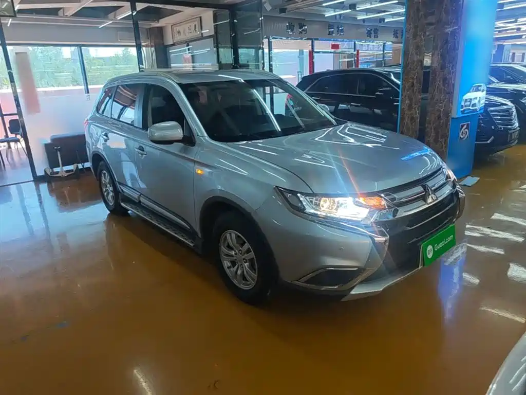 Mitsubishi Outlander — фото 4