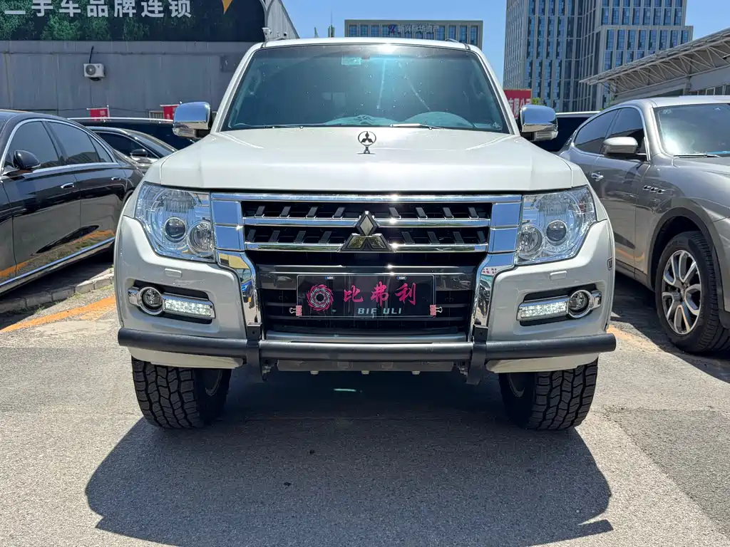 Mitsubishi Pajero (Import) — фото 2