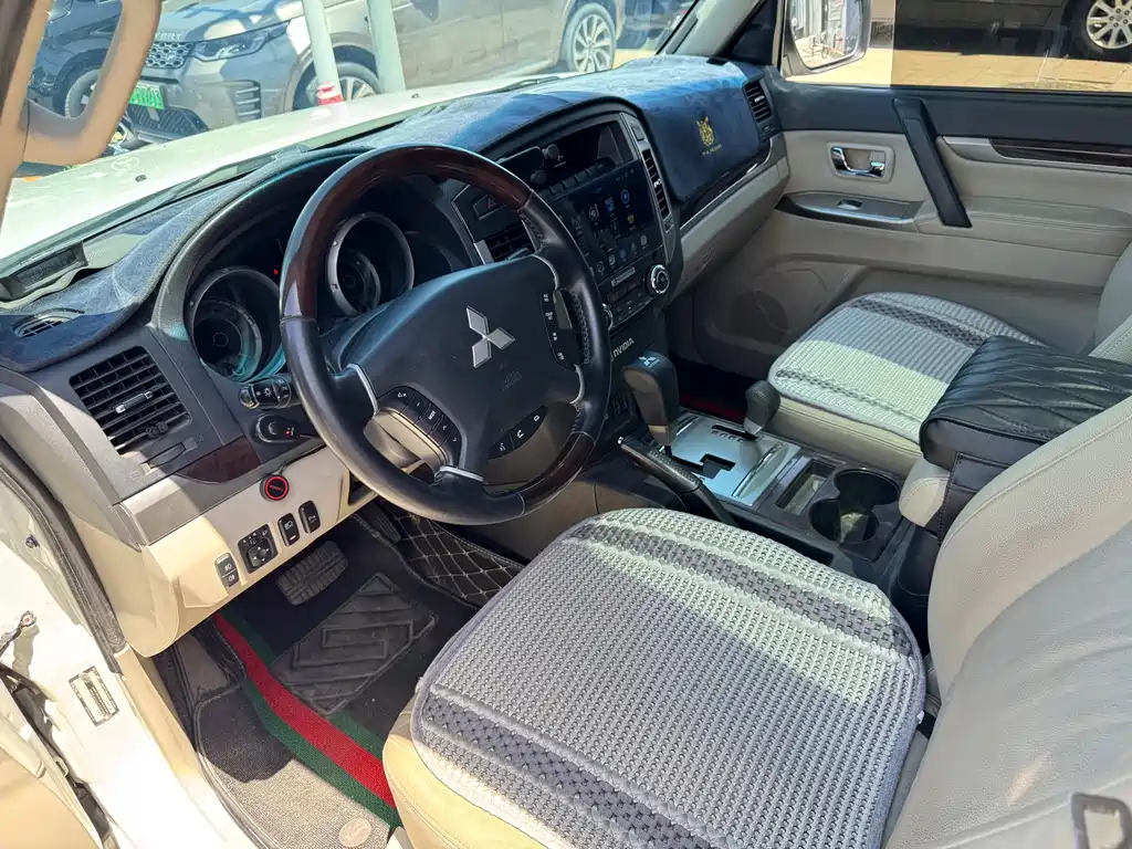 Mitsubishi Pajero (Import) — фото 3