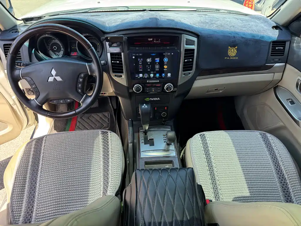 Mitsubishi Pajero (Import) — фото 4