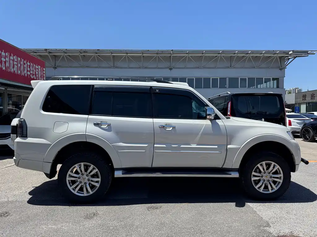 Mitsubishi Pajero (Import) — фото 8