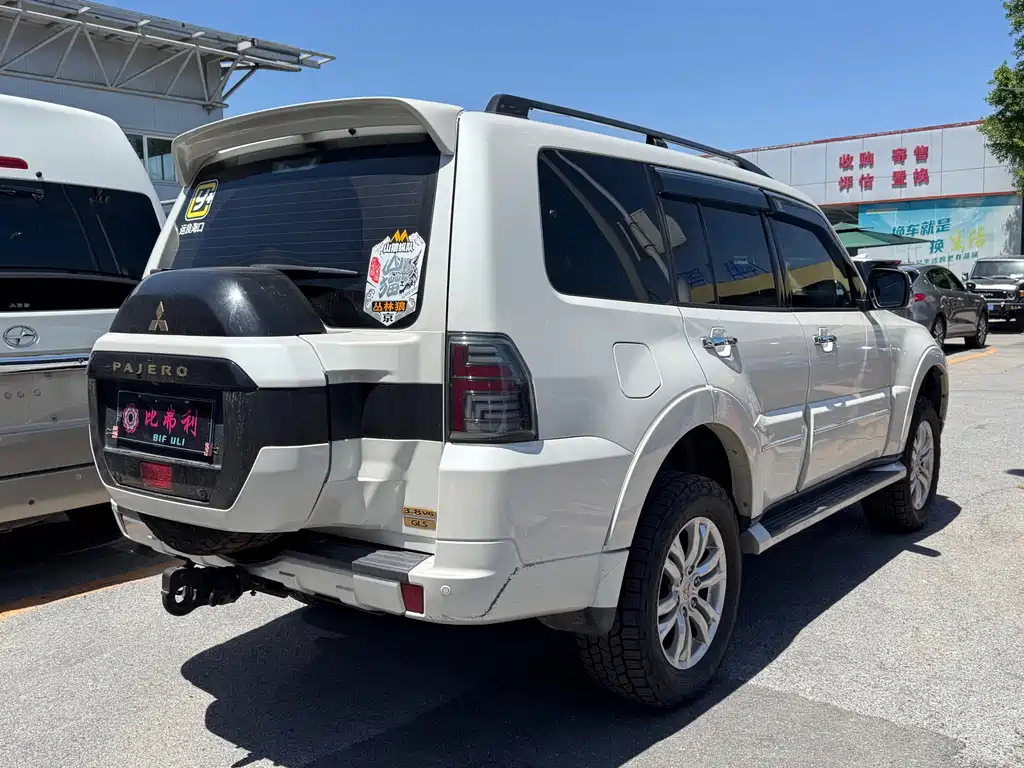 Mitsubishi Pajero (Import) — фото 9