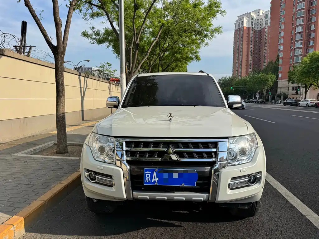 Mitsubishi Pajero (Import) — фото 2
