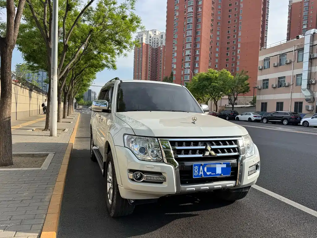 Mitsubishi Pajero (Import) — фото 3