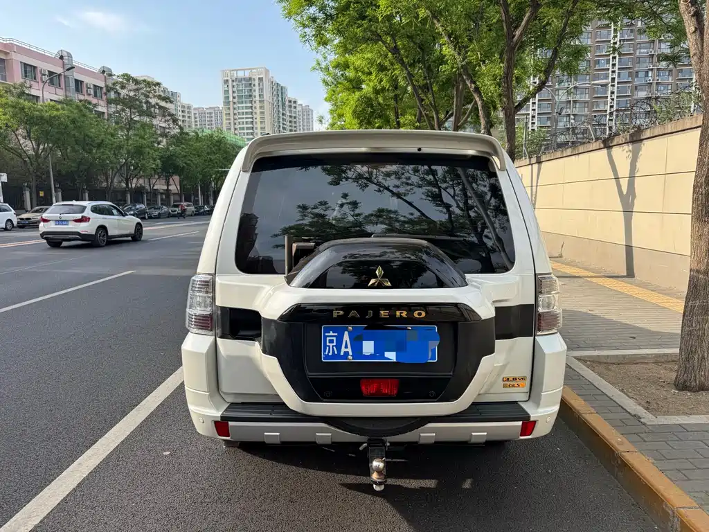 Mitsubishi Pajero (Import) — фото 10
