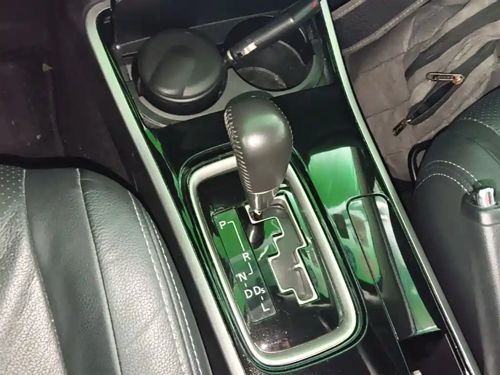 Mitsubishi Outlander — фото 14