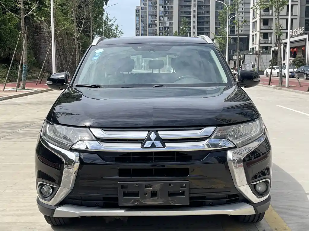 Mitsubishi Outlander — фото 2
