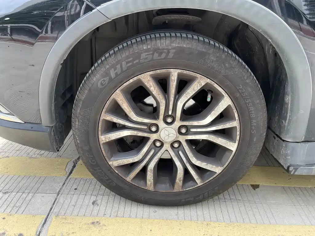 Mitsubishi Outlander — фото 13